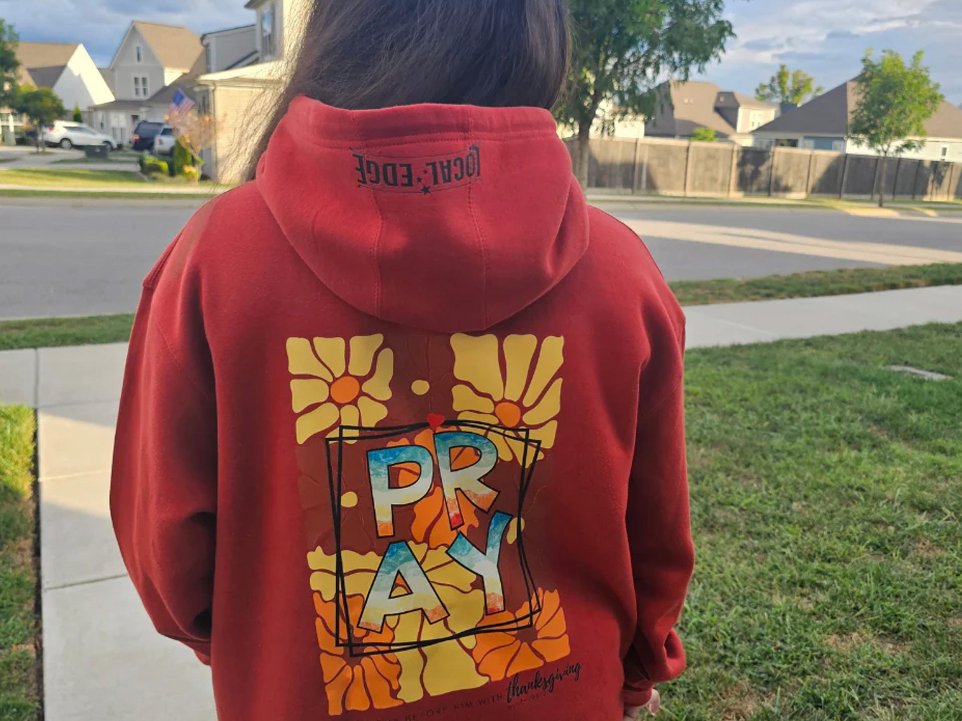 PRAY! Psalm 95:2 - Premium Hoodie Paprika